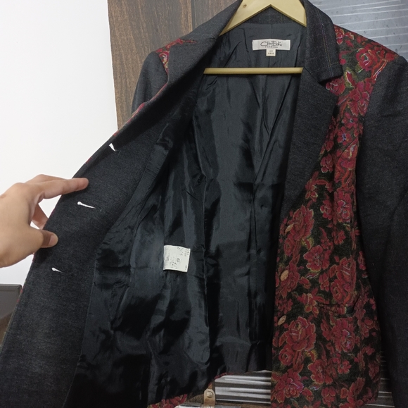 Branded partywear high quality blazer..... - Picture 6 of 10